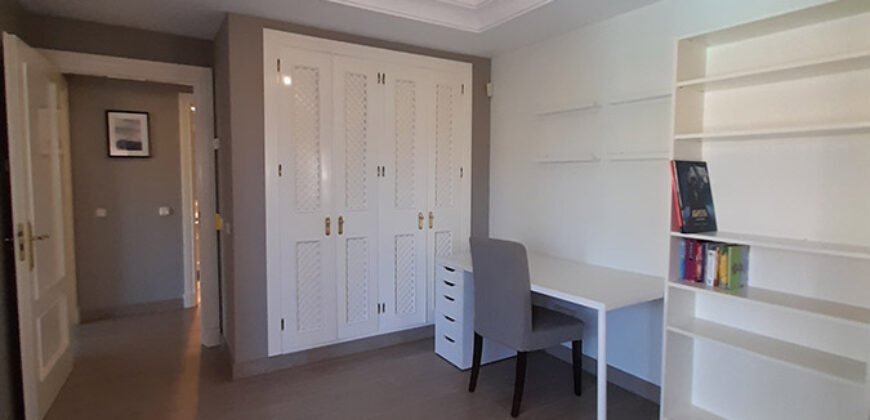 Luxury 3 bedrooms apartment in La Alzambra Hill Club for sales